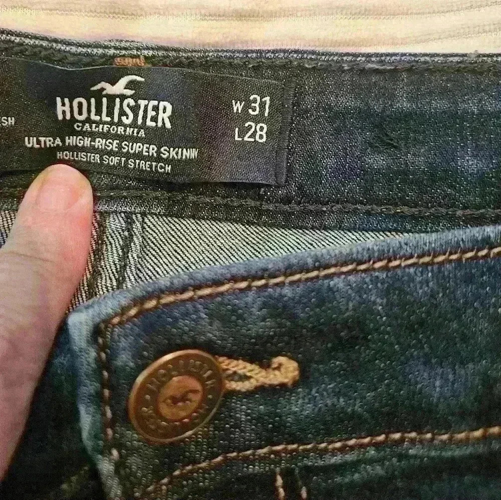 Hollister Woman's Blue jeans. Size 13 R / 31 - Picture 6 of 7